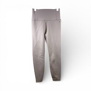 Vuori NWT Evolve Legging in Dusk Size M